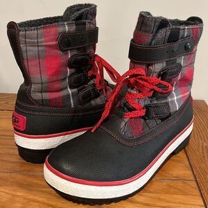 Ugg Decatur Plaid Boots size 6.